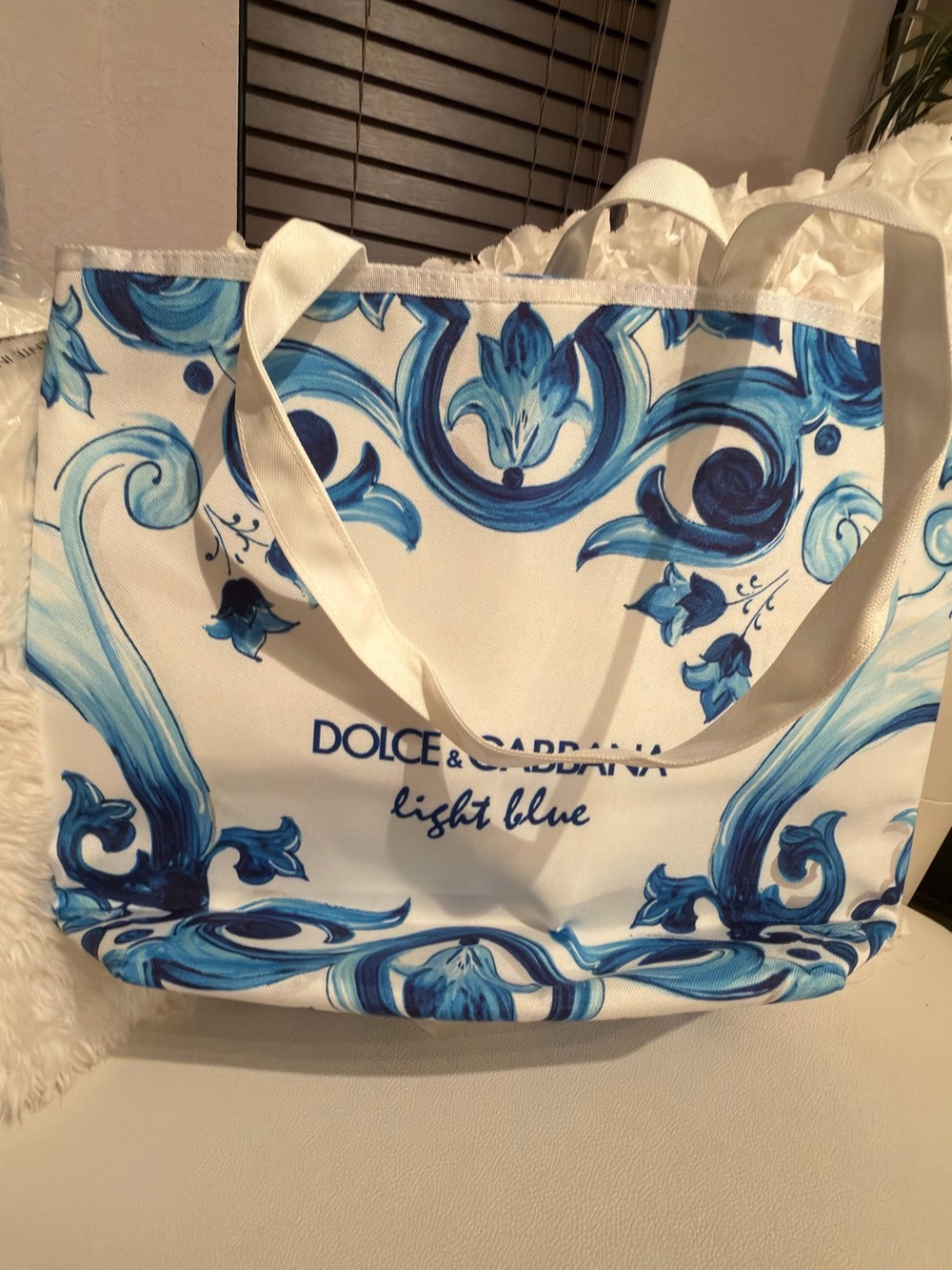 Dolce & Gabbana light blue White Tote/cooler with Blue Floral - Picture 4 of 7